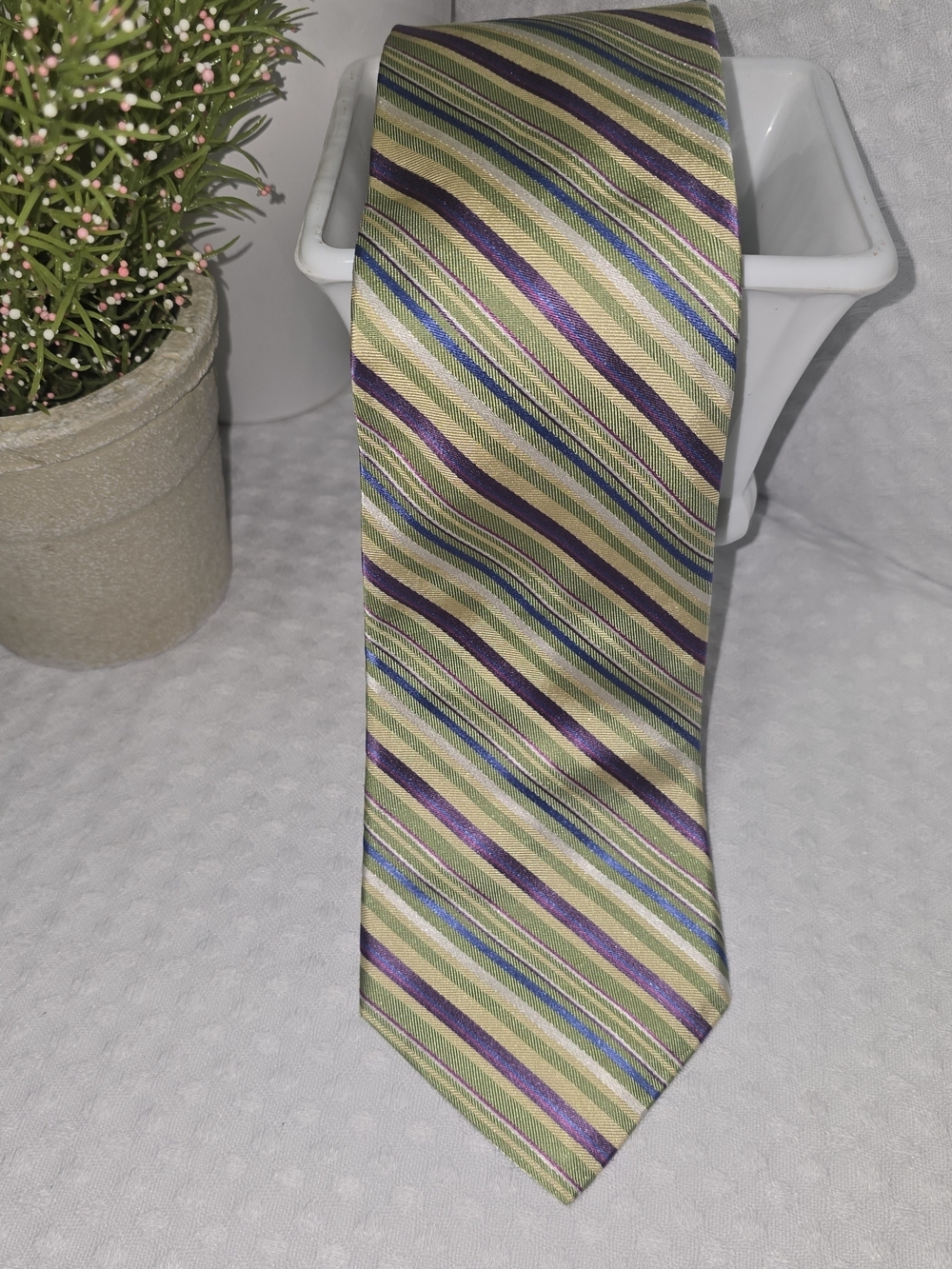 TOMMY HILFIGER IMPORTED SILK TIE APPLE GREEN DIAGONIAL STRIPES PURPLE BLUE MENS